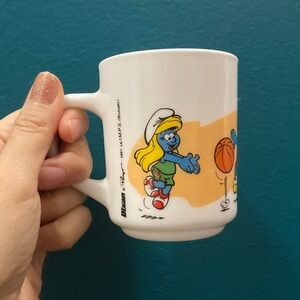Vintage Smurfs mug 1991 playing basketball